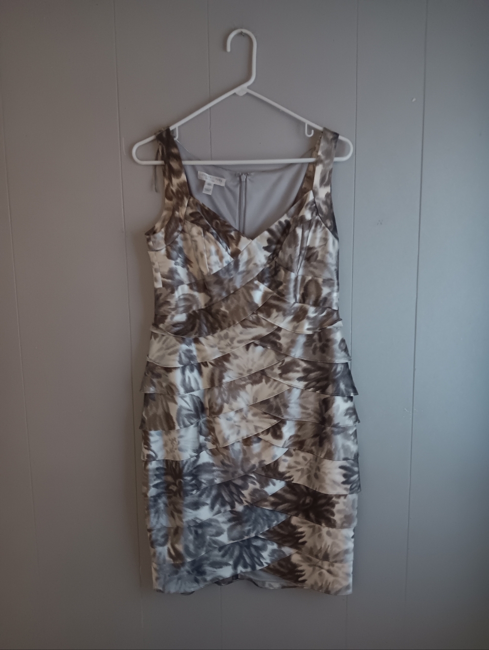 London Times Petites Sleeveless Floral Tiered Sheath Dress in Taupe and Cream Si
